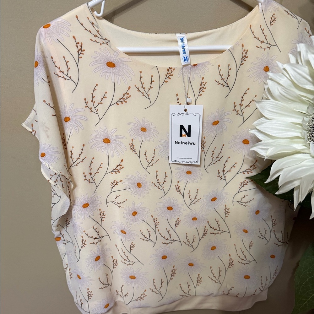Cream Floral Short-Sleeve Women's Top